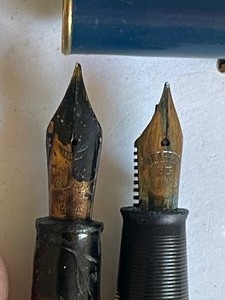 lot 326 image: 2 pens 14K x 2