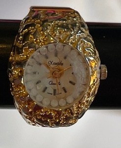 lot 13 image: Xanadu quartz ring watch elastic band gold nugget