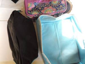 lot 289 image: makeup jewlery bag like new