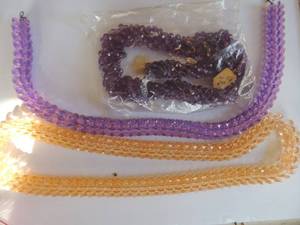 lot 27 image: Purple flower  beaddisc necklaces x 2 and peach flower bead disc necklace