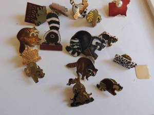 lot 107 image: Raccoon lapel pins x 14 and pins