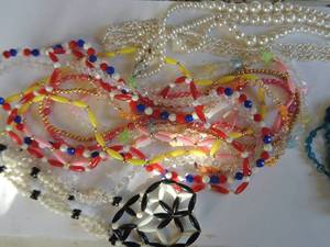 lot 29 image: Eleven assorted necklaces