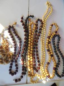 lot 54 image: Necklaces bead 6-8mm assorted colors tan, blue dark red etc.