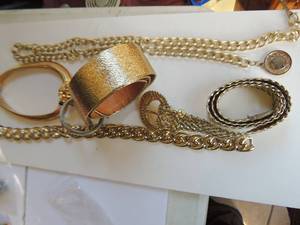 lot 31 image: Jewelry