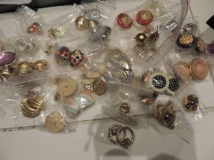 lot 36 image: Jewelry