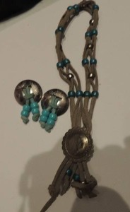 lot 41 image: Jewelry