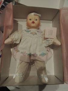 lot 50 image: MADAME ALEXANDER -Going to Grandmas Huggums - 12