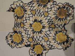 lot 282 image: black and yellow doily
