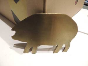 lot 72 image: Hog Brass belt buckle