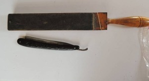 lot 92 image: C. FRIEDR ERN Wald Germany highest award straight razor in original box