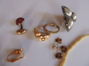 lot 320 image: christmas, single earrings, and beads