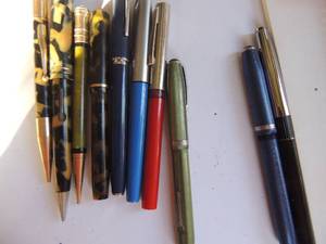 lot 306 image: 12 vintage fountain nib pens and roller ball pens in red bag