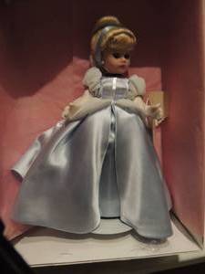 lot 88 image: MADAME ALEXANDER - CINDERELLA 10  W 3 MICE