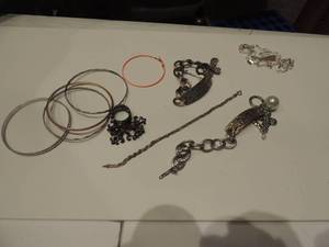 lot 253 image: 10 bracelets and a ring