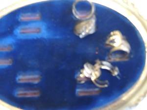 lot 225 image: 3 rings,  and 3 matching earrings