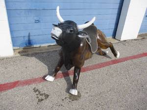 lot 3 image: Mossy Oak Mudslinger, Fiberglass Bull, For a coin operated kiddie ride or decoration