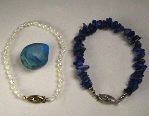 lot 164 image: Turquoise stone, Freshwater pearl bracelet, and Blue stone bracelet