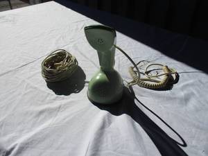 lot 8 image: Vintage Ericofon Cobra Rotary Dial Telephone, Green. By North Electric Co. Galion, Ohio. Untested but looks like it should work