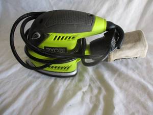 lot 77 image: Ryobi-CFS1503G Electric Corded Corner Cat Palm Detail Sander with Dust Bag ... Works