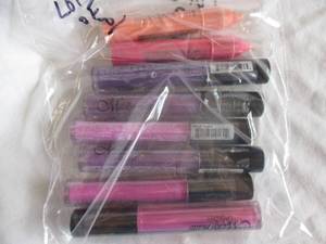 lot 107 image: 6-Klean Color-Madly Matte Lip Gloss-Mixed Flavors and 2- Chubby-Lip Gloss-Mixed Flavors, Note 8 x Money