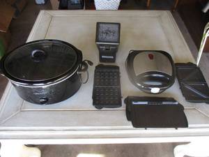 lot 119 image: LOT-Crock Pot Slow Cooker, The Sandwich Grill Maker #HSW03 With 3-Sets Of Different Grill Plates And Counter Top Knife Holder