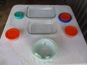 lot 126 image: Lot Of PYREX, 3-Bowls And 2-Baking Dishes