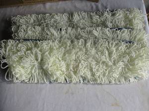 lot 178 image: Rubbermaid Commercial Products Dust Flow Flat Mop- #Q805, 3-pcs. 18 inch. mop covers only