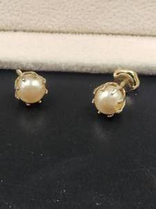 lot 42 image: Pair of Pearl earrings