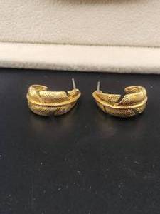 lot 28 image: Pair of gold leaf earrings