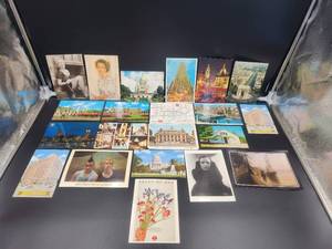 lot 18 image: Selection of vintage Postcards (B5)