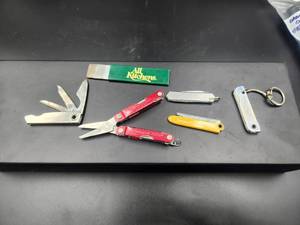 lot 158 image: Selection of pocketknives (B3)