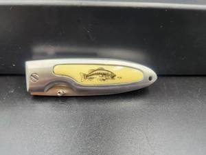 lot 220 image: Collectors Bass pocketknife (B3)
