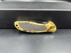 lot 235 image: Pocketknife (B3)