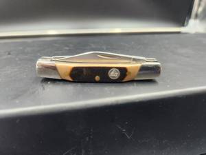 lot 240 image: Pocketknife (B3)