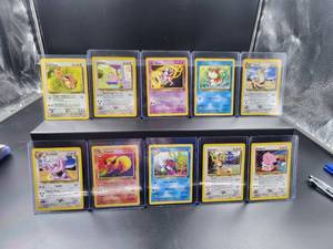 lot 4 image: Selection of Pokmon cards