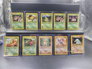 lot 87 image: Selection of Pokmon cards
