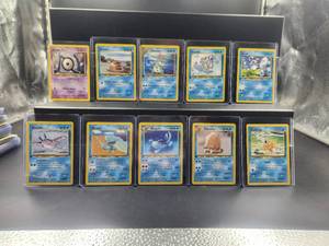 lot 123 image: Selection of Pokmon cards