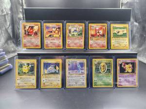 lot 131 image: Selection of Pokmon cards