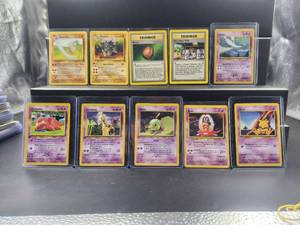 lot 136 image: Selection of Pokmon cards