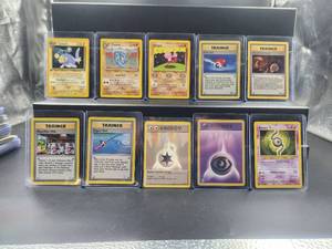 lot 179 image: Selection of Pokmon cards
