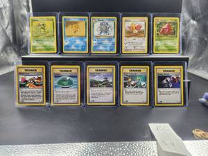 lot 166 image: Selection of Pokmon cards