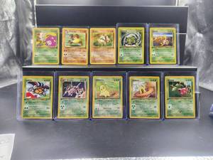 lot 202 image: Selection of Pokmon cards