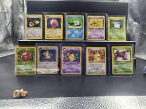 lot 211 image: Selection of Pokmon cards
