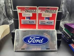 lot 128 image: Selection of Ford items - plate and 2 fender emblems