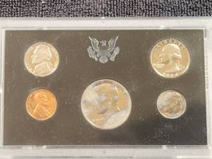 lot 242 image: 1972 United States Mint Proof Set