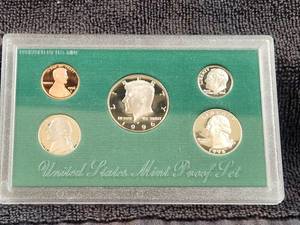 lot 176 image: 1996 United States Mint Proof Set