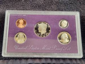 lot 156 image: 1993 United States Mint Proof Set