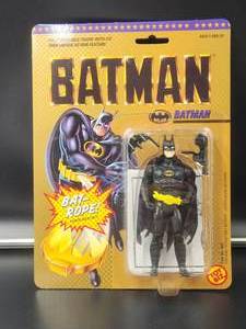 lot 61 image: 1989 Batman action figure in package - DC Comics - Toy Biz