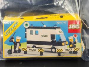 lot 71 image: Lego mobile command unit #6676
