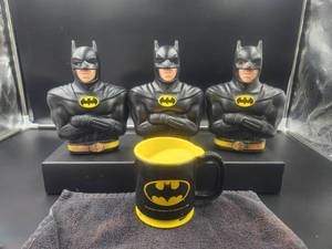 lot 97 image: 1989 DC Comics Batman banks and cup